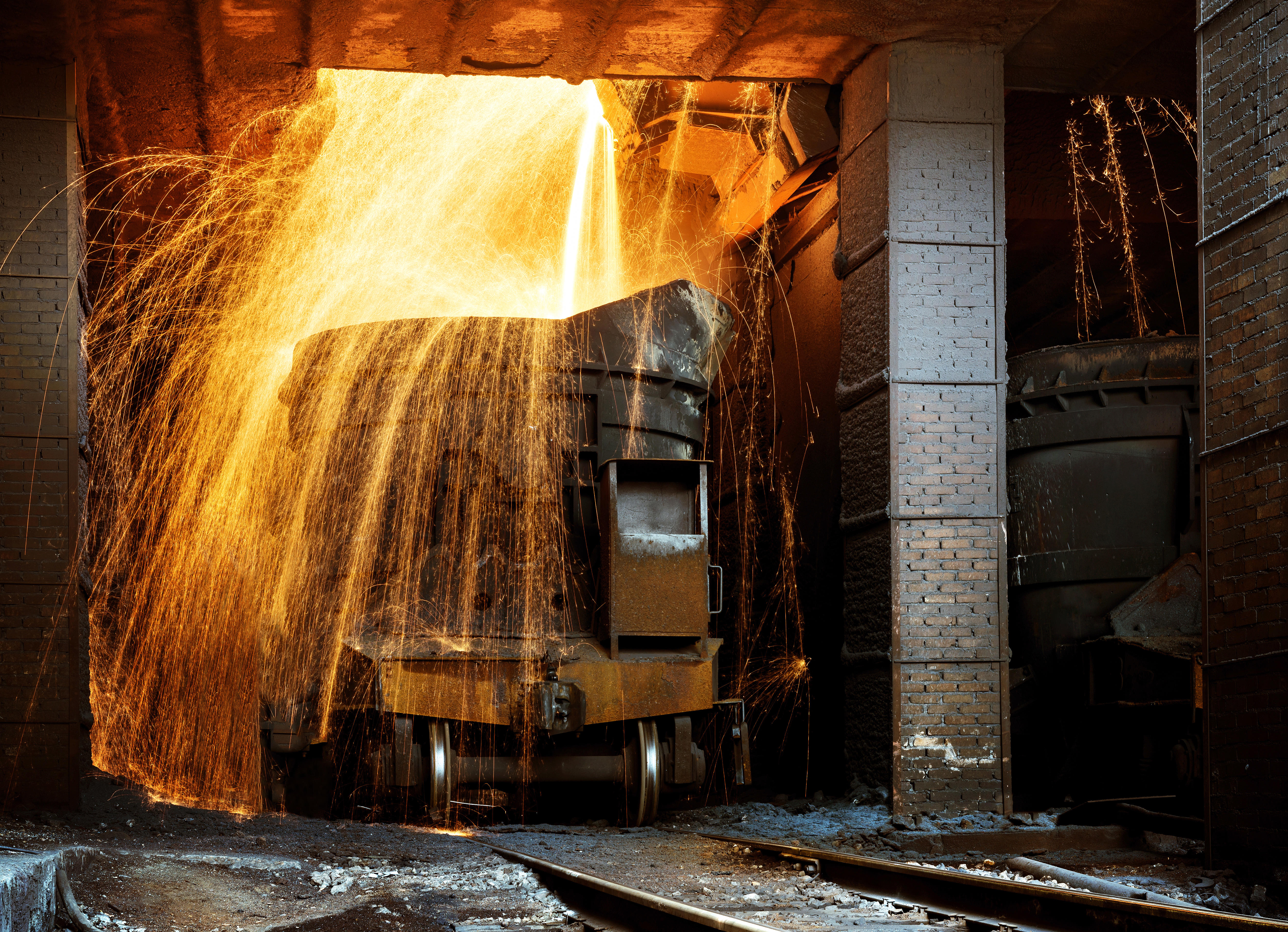 汪建华：6月钢铁市场仍将在区间震荡运行